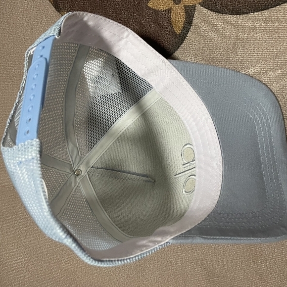 ALO Yoga Gray Cap - Picture 5 of 5